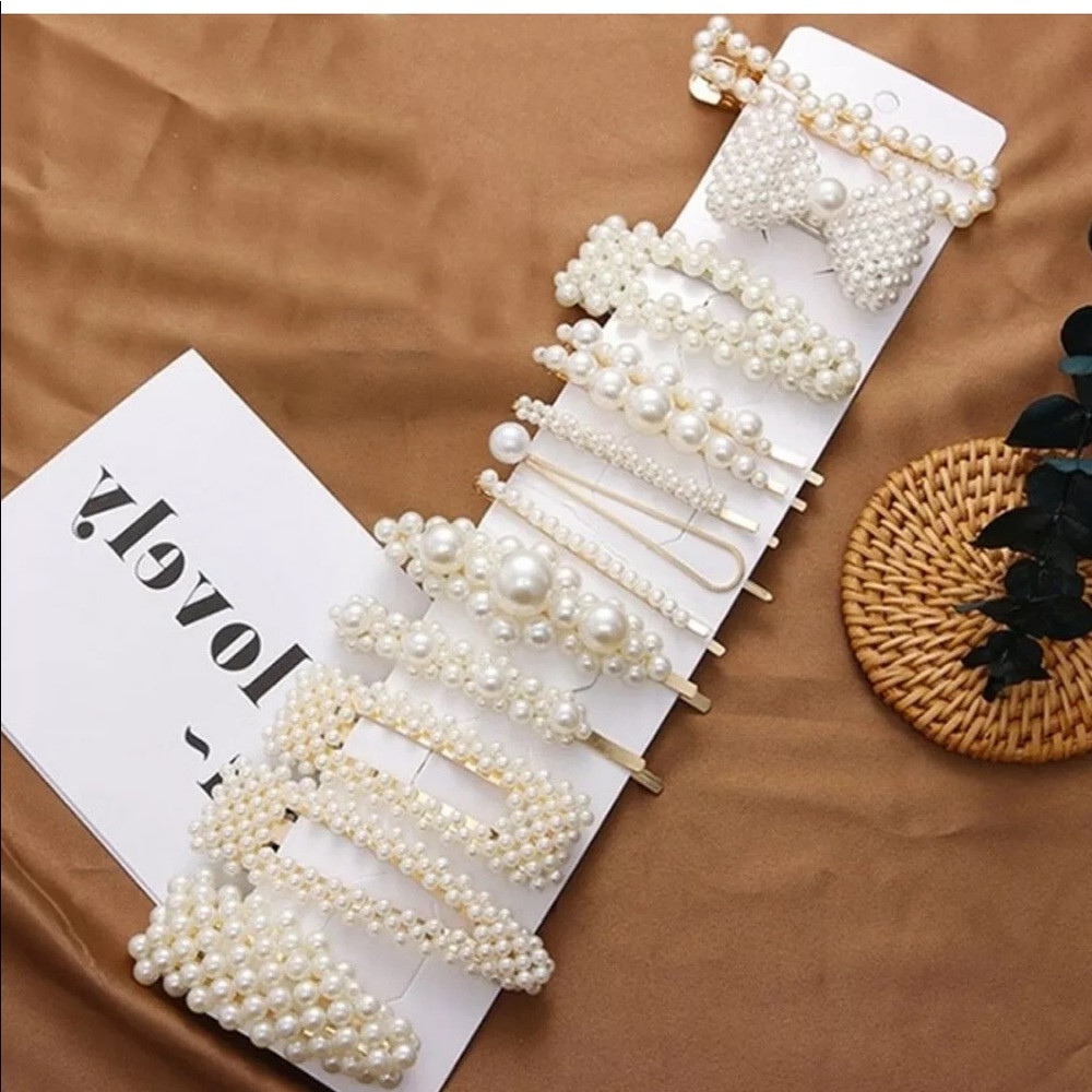 Pearl hair clips